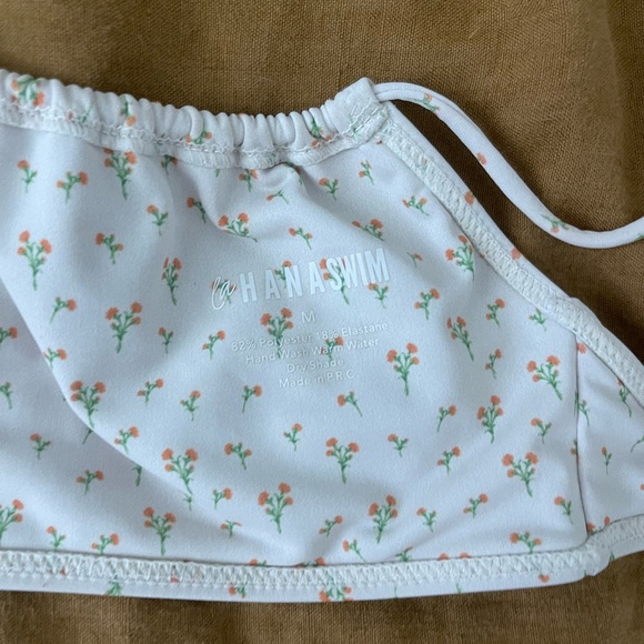 Lahana swim floral top. Says medium but best fits a small/xsmall - Picture 2 of 2